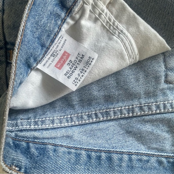 Wrangler Relaxed Fit Denim Shorts - Vintage Wash Cut Off Blue Jean - Picture 4 of 6